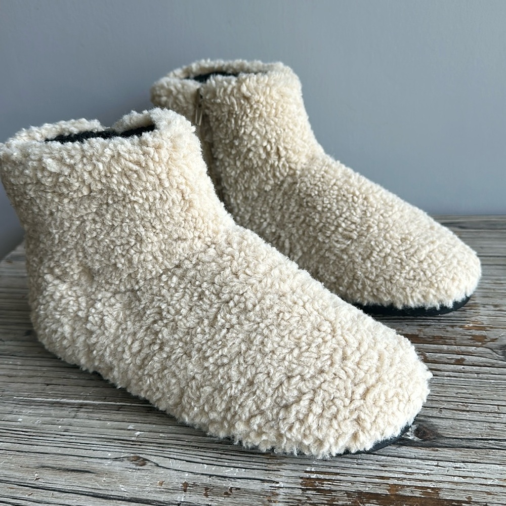 Roam boots size 38 new never worn